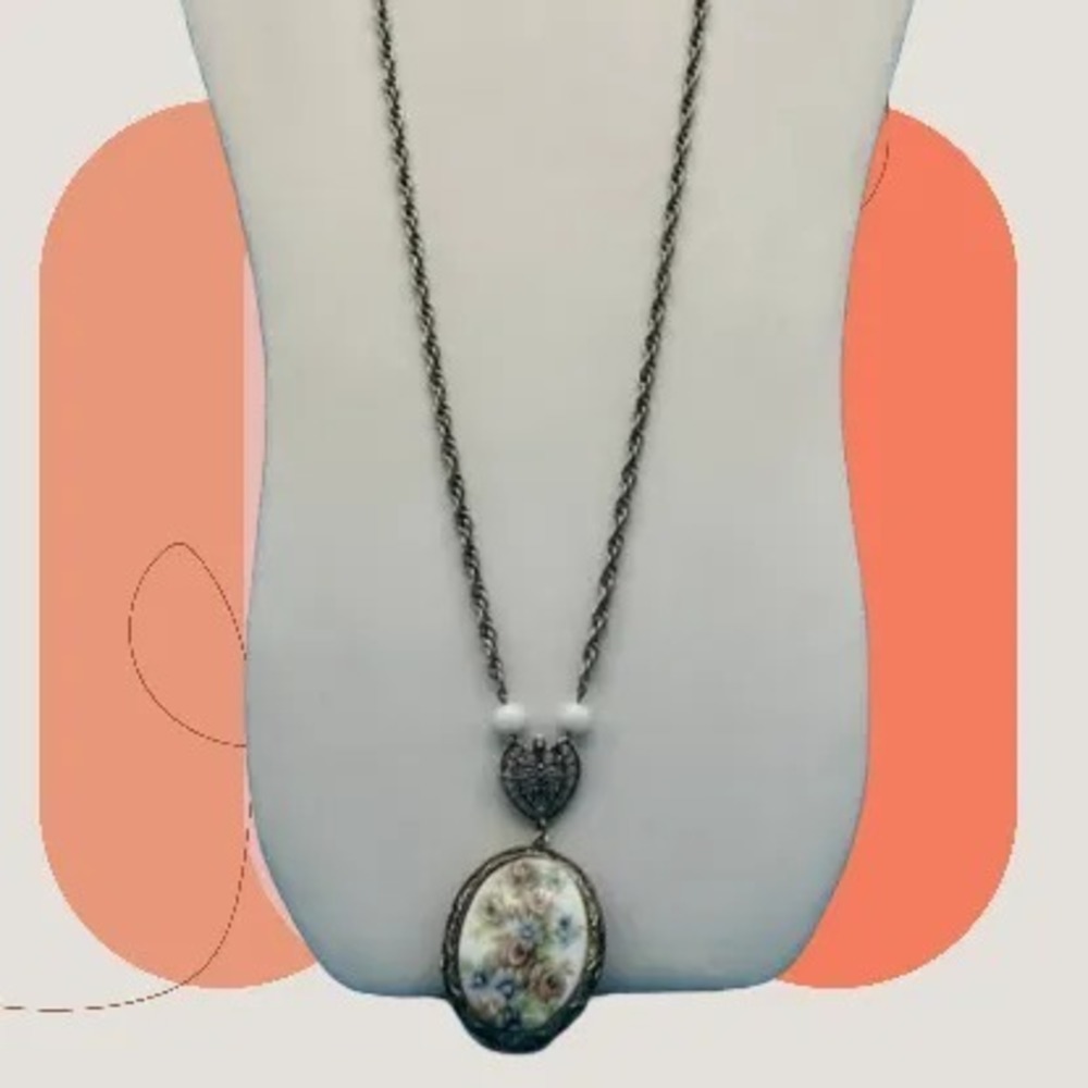 3/$20 vintage locket necklace - Picture 4 of 4